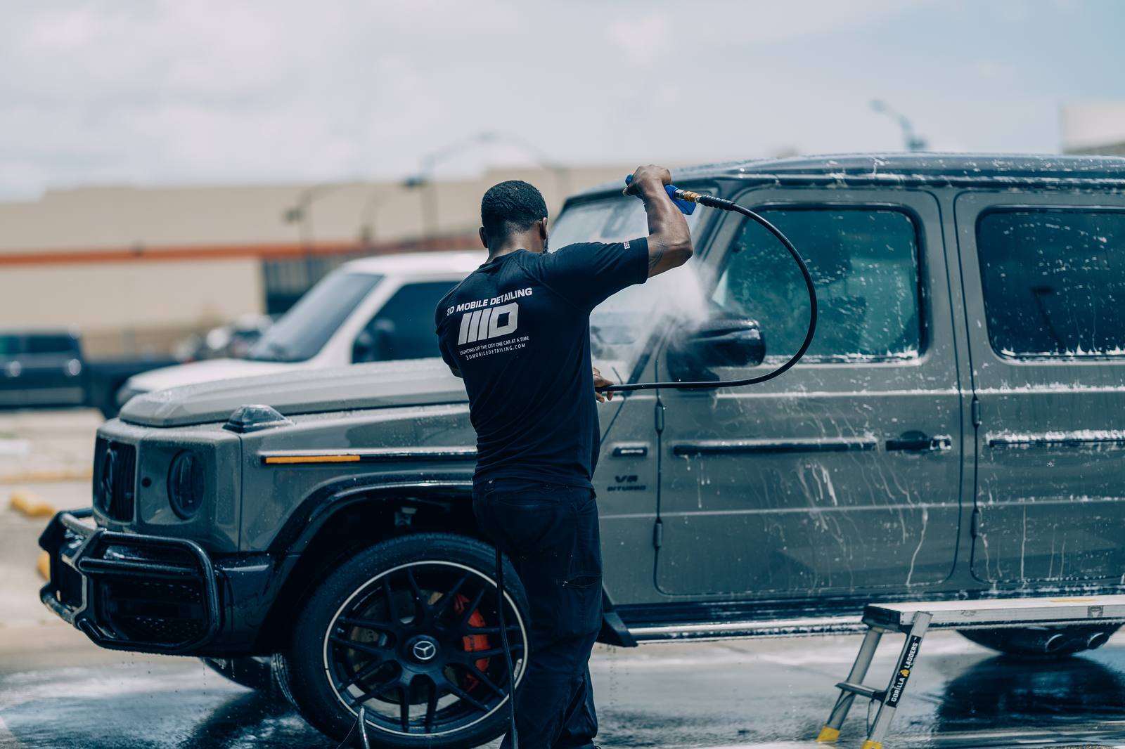 3D Auto Detailing rinsing a Mercedes-AMG G63